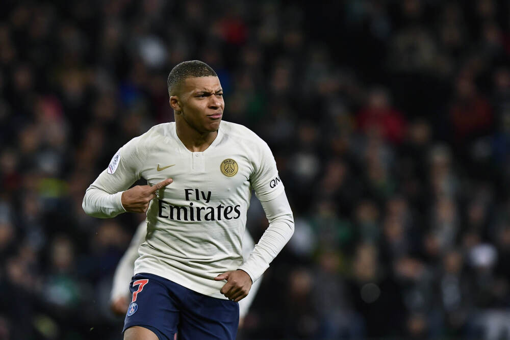 特朗普“提醒”黄仁勋等科技界大佬：AI正在接管世界，希望是对的！